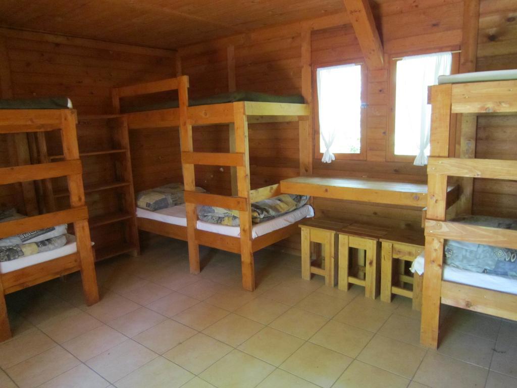 Nyirfaliget Lovaskemping Es Turistahaz Hotel Nyiregyhaza Ruang foto
