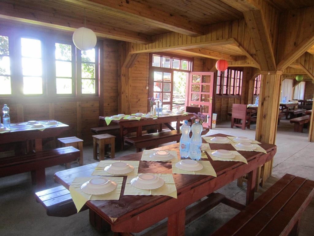 Nyirfaliget Lovaskemping Es Turistahaz Hotel Nyiregyhaza Ruang foto