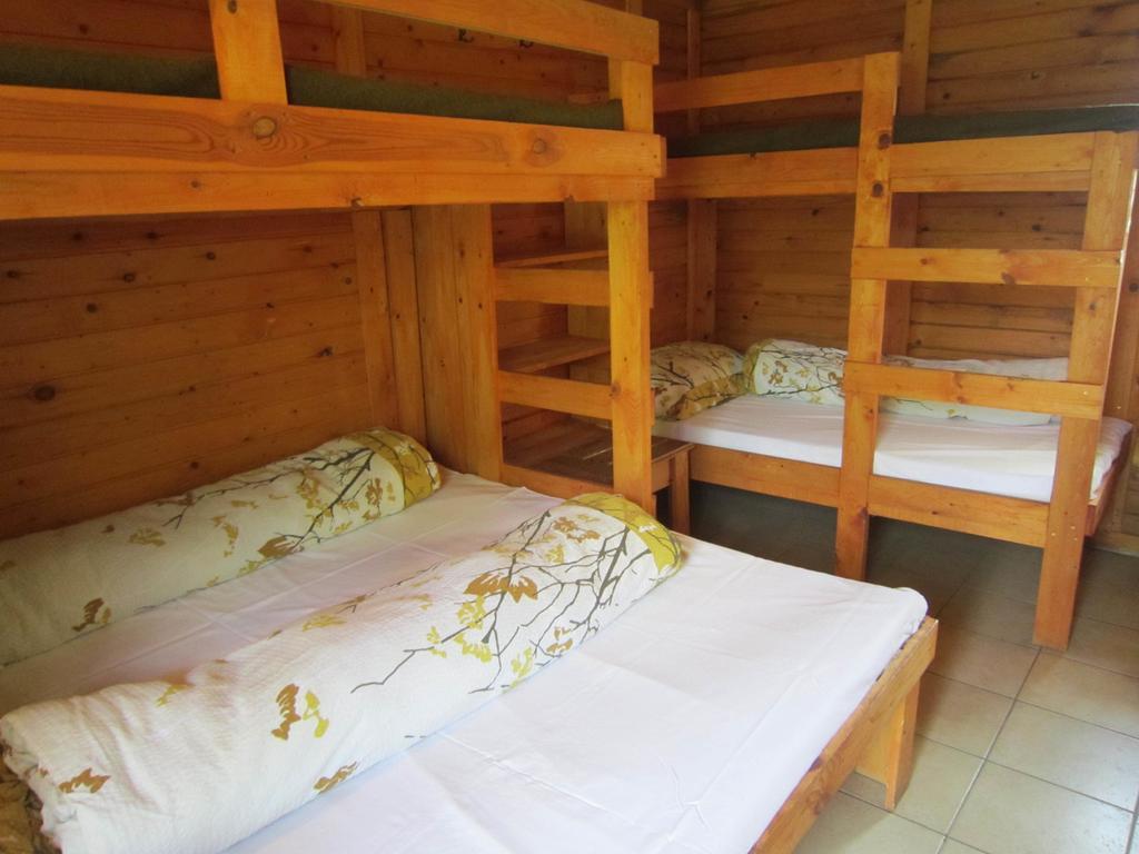 Nyirfaliget Lovaskemping Es Turistahaz Hotel Nyiregyhaza Ruang foto